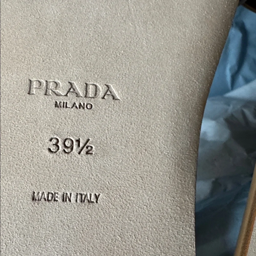 Prada ciabatte slides sandals flats camel beige leather tan gold logo sz 39.5